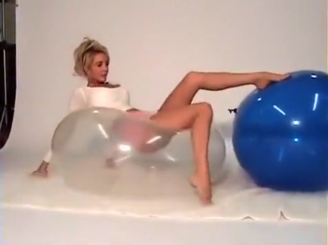 Alexis Paige: 40'' Balloons