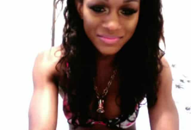 Amateur slim ebony shemale on webcam