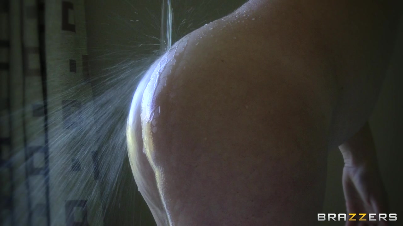 Big Wet Butts: Ass Fuck In The Bath