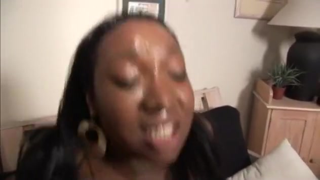 Ebony Chick Fucks Wiith Ass Bouncing