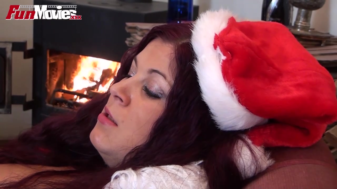 Redhead Mother Christmas Solo Cora Kitty