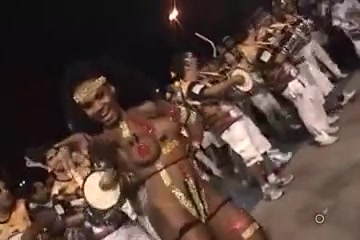 Linda negra nua no carnaval do brazil