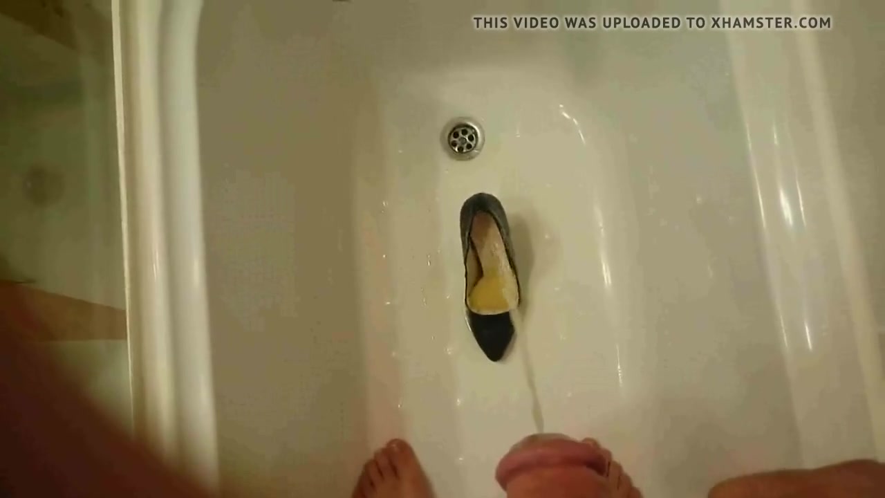Pissing into wife s black pumps at a hotel room tub