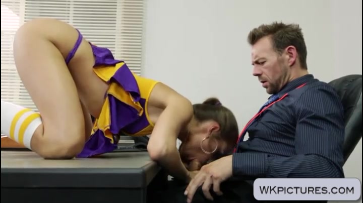 Skinny cheerleader Riley Reid suckin on his huge cock