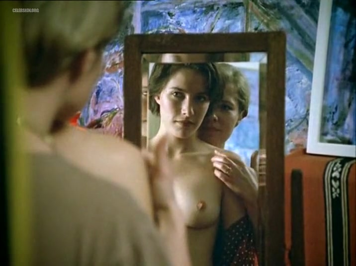 Claudia Karvan & Gosia Dobrowlska in 'Touch Me' (1993)
