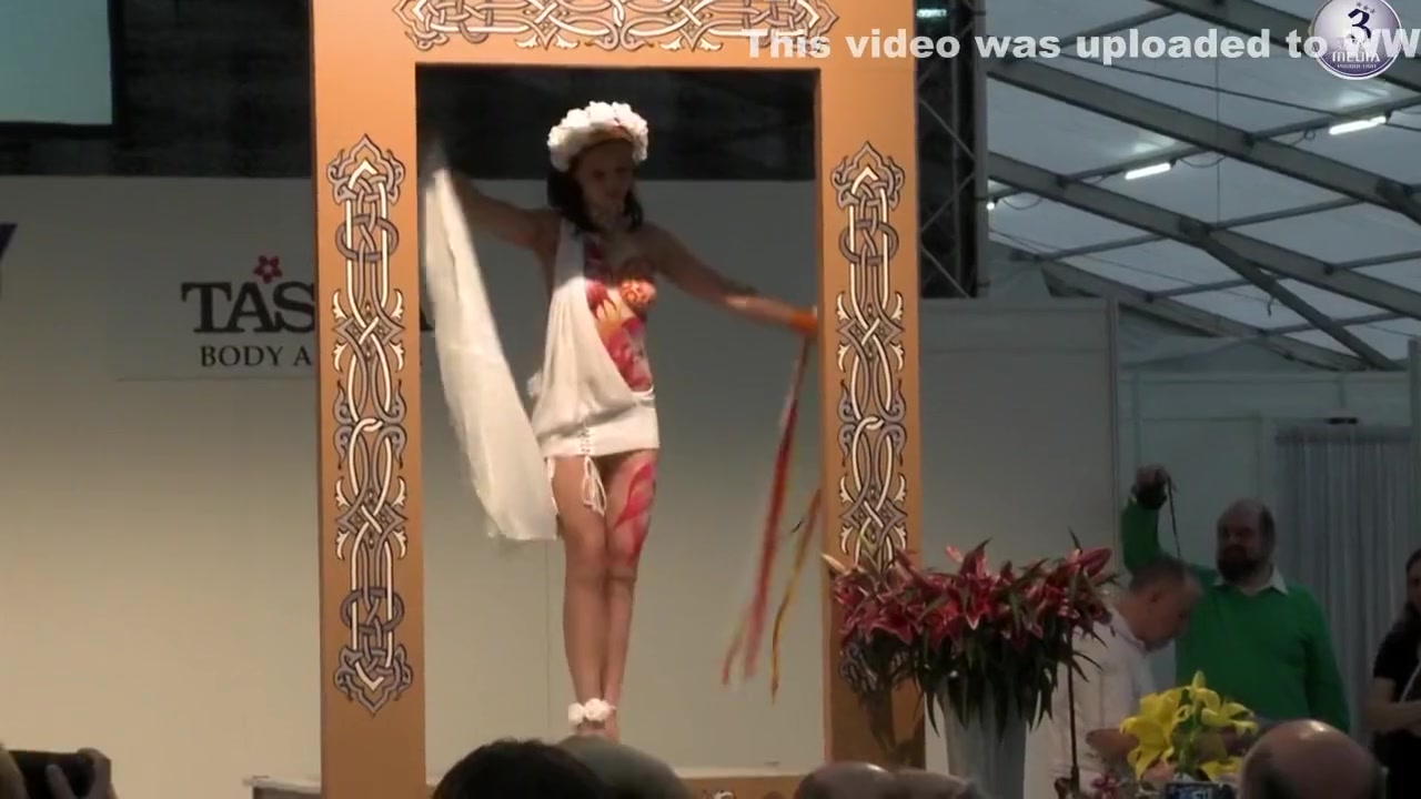 Bodypaint Fashionshow Nude Show Prague