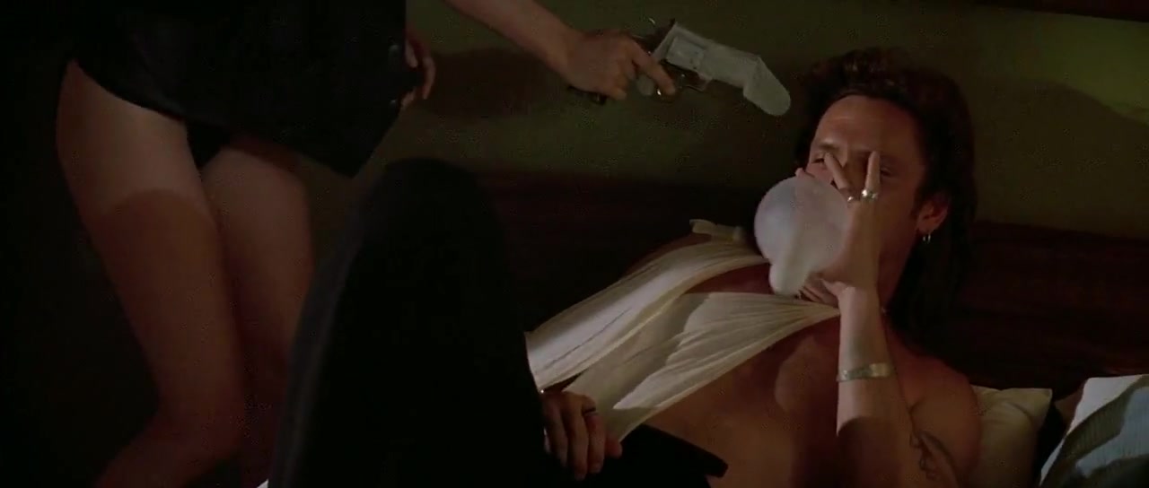 Kim Basinger,Jennifer Tilly in The Getaway (1994)