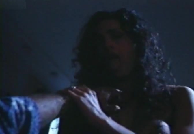 Julie Strain,Shannon Tweed in Victim Of Desire (1995)
