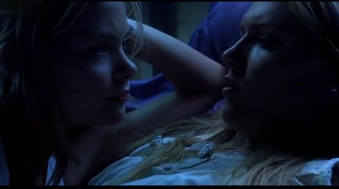Jaime King,Dominique Swain in Happy Campers (2001)