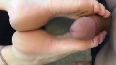 Milf footjob that was deleted