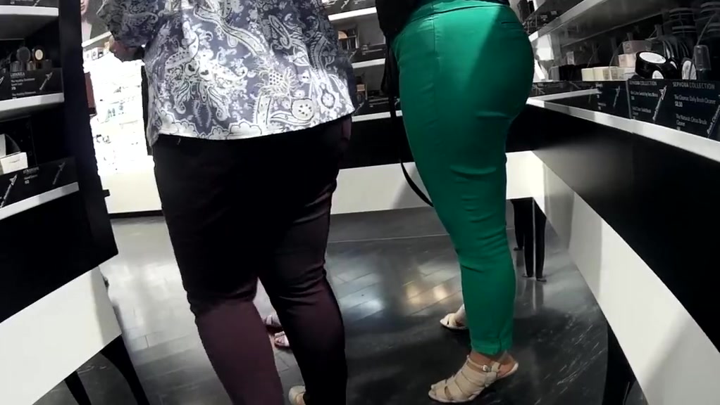 Thick latina milf booty tight green pants