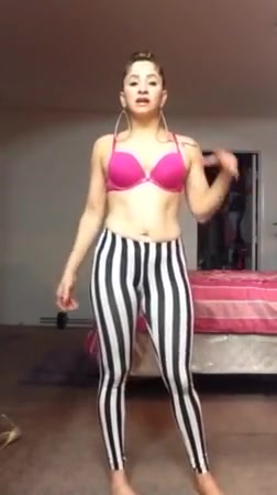 Sexy ass latina shaking that ass in hot leggings