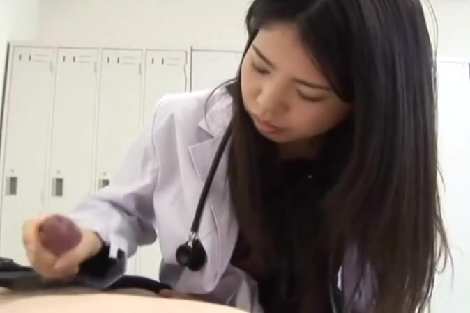 Medecin japonaise branle patient jute