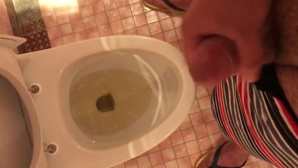 Pissing  wanking  cumming (public toilet) 2