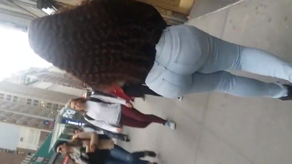 Ghetto milf bubble butt in tight jeans