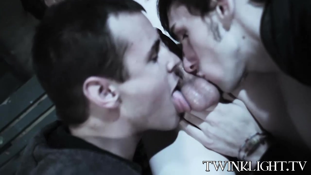 Threesome twink vamp sex with cute skinny dudes doing it raw