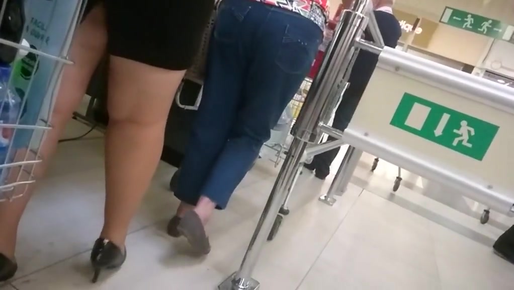 Chubby milf sexy legs and heels waiting line