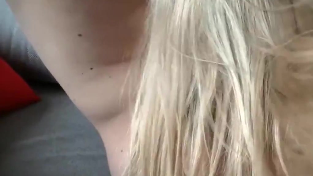 Geile blonde bei ihrem ersten sexdate gefilmt