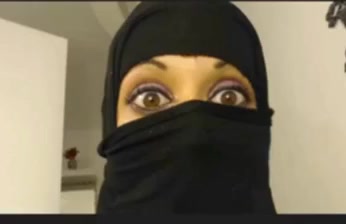 Niqab arabic girl is very horny
