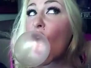 Hillary hooterz bubblegum