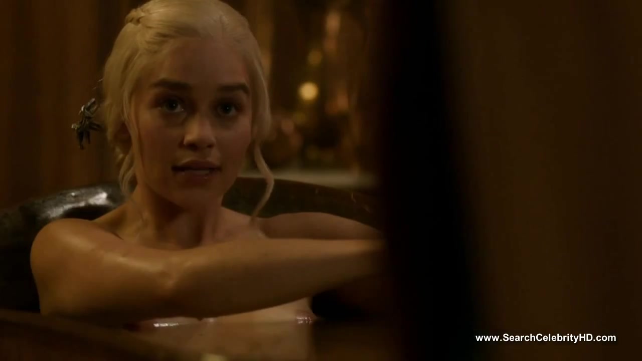 Emilia Clarke undressed - Game of Thrones S3E8